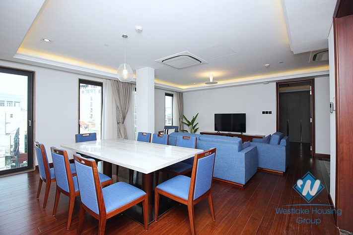 A gorgeous two bedrooms apartment for rent in Truc Bach, Ba Dinh